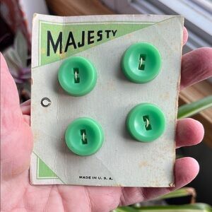 Vtg MAJESTY Seafoam Green Plastic Buttons New On Card MCM 40s Sewing Made In USA